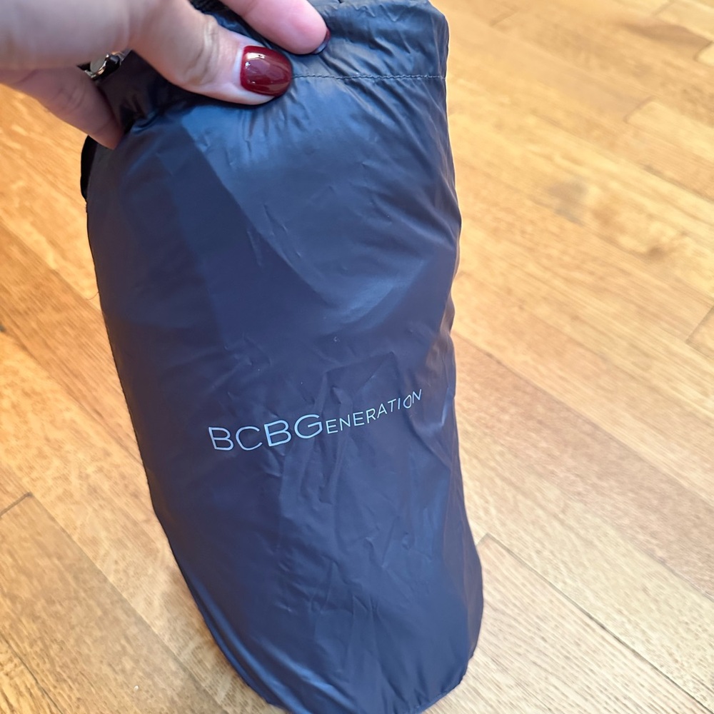 BCBGMAXAZRIA Ultra light weight down packable jacket- XS - Picture 4 of 5